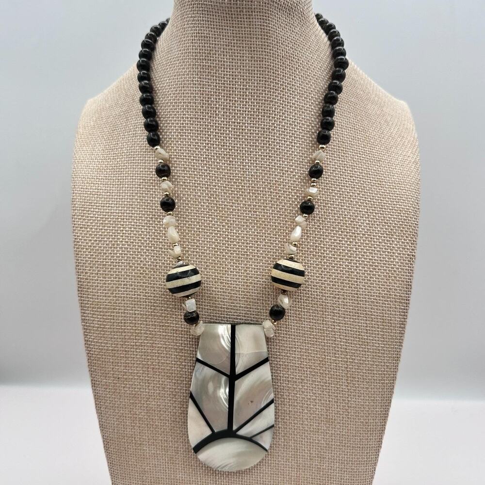 Vintage 80s 90s Mother Of Pearl Shell Beaded Geometric Pendant Necklace Jewelry - Picture 2 of 12